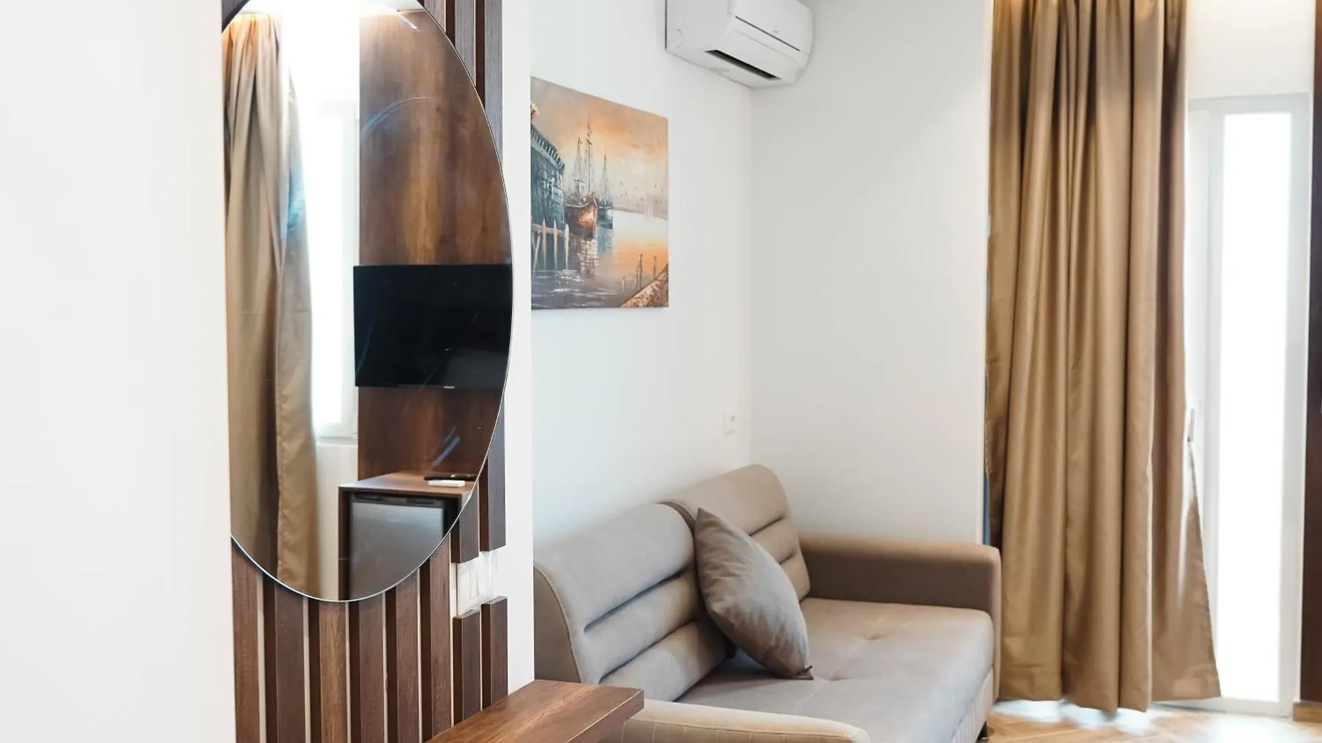 Marina Rooms Durres Bed & Breakfast