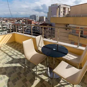 Spacious 2 Bedroom In Durrës