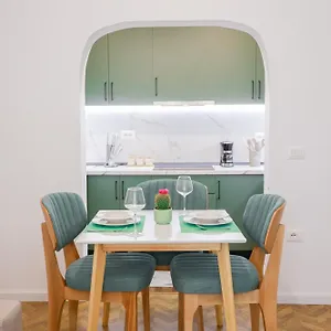 https://lucjanos-studio-apartments.hotels-in-tirana.com